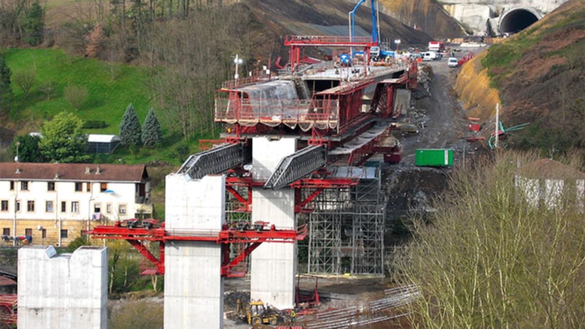 La Justicia rechaza indemnizar a las adjudicatarias del 'AVE vasco' por el terrorismo etarra