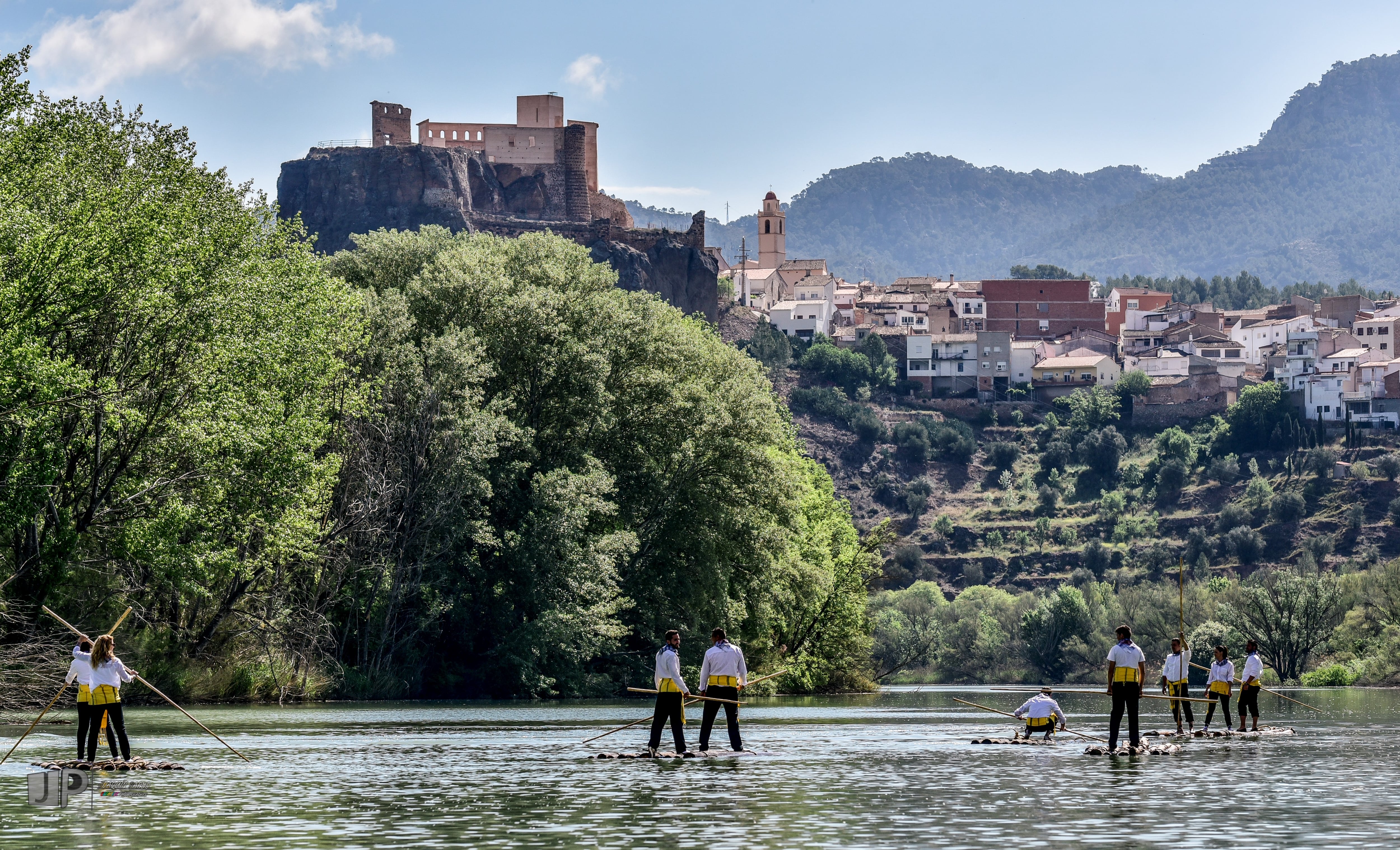 La &#039;maderada&#039; de Cofrentes, unas fiestas de reencuentro y celebración