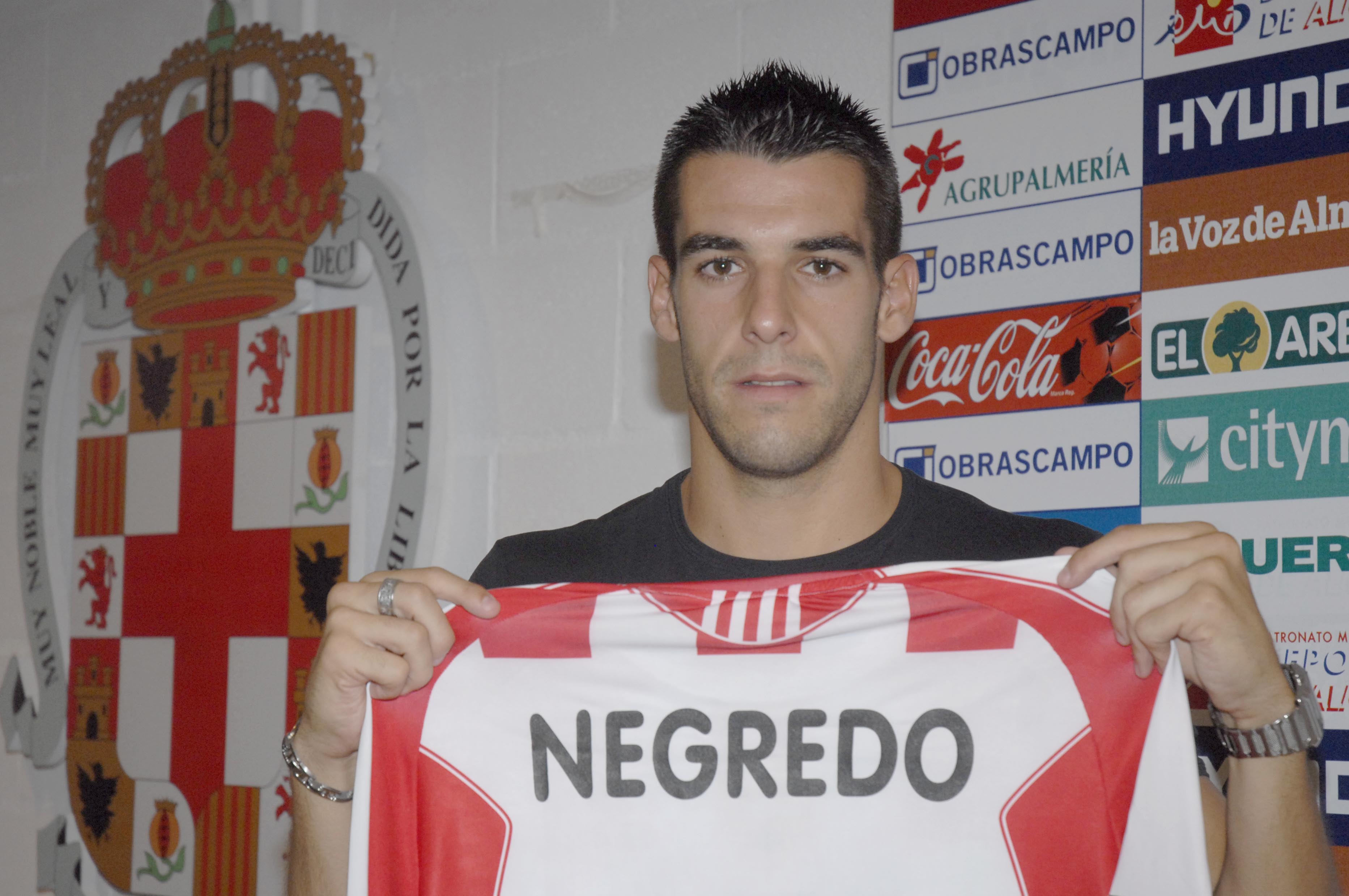 Álvaro Negredo en su presentación como jugador del Almería.