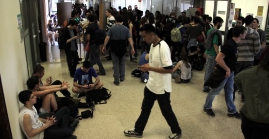 Estudiants de la UAB ocupen el rectorat