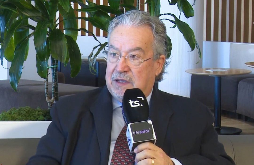 Pasqual Molina en la entrevista para el Grupo Radio Gandia