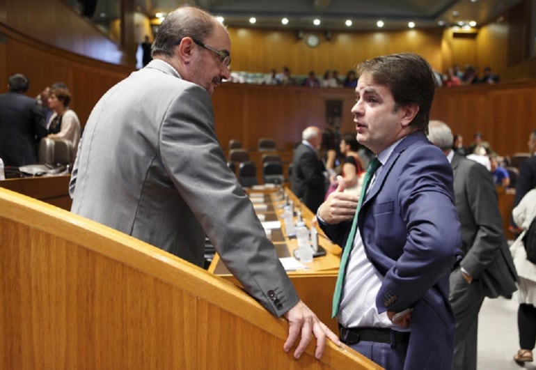 Roberto Bermúdez de Castro y Javier Lambán, en uno de los plenos de esta legislatura