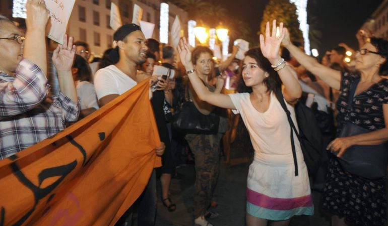 Manifestación en Marruecos contra la detención de dos mujeres por llevar vestido.