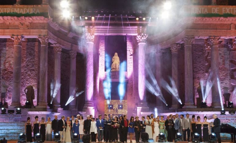 Foto de familia de los galardonados con los Premios Ceres de Teatro