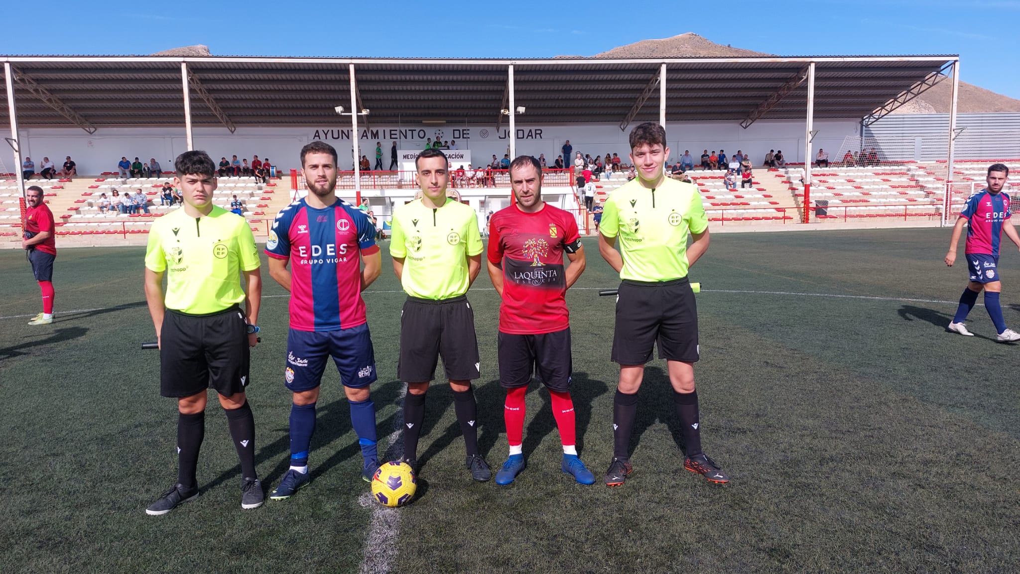 Trío Arbitral y capitanes de Jódar C.F. e Iliturgi C.F.