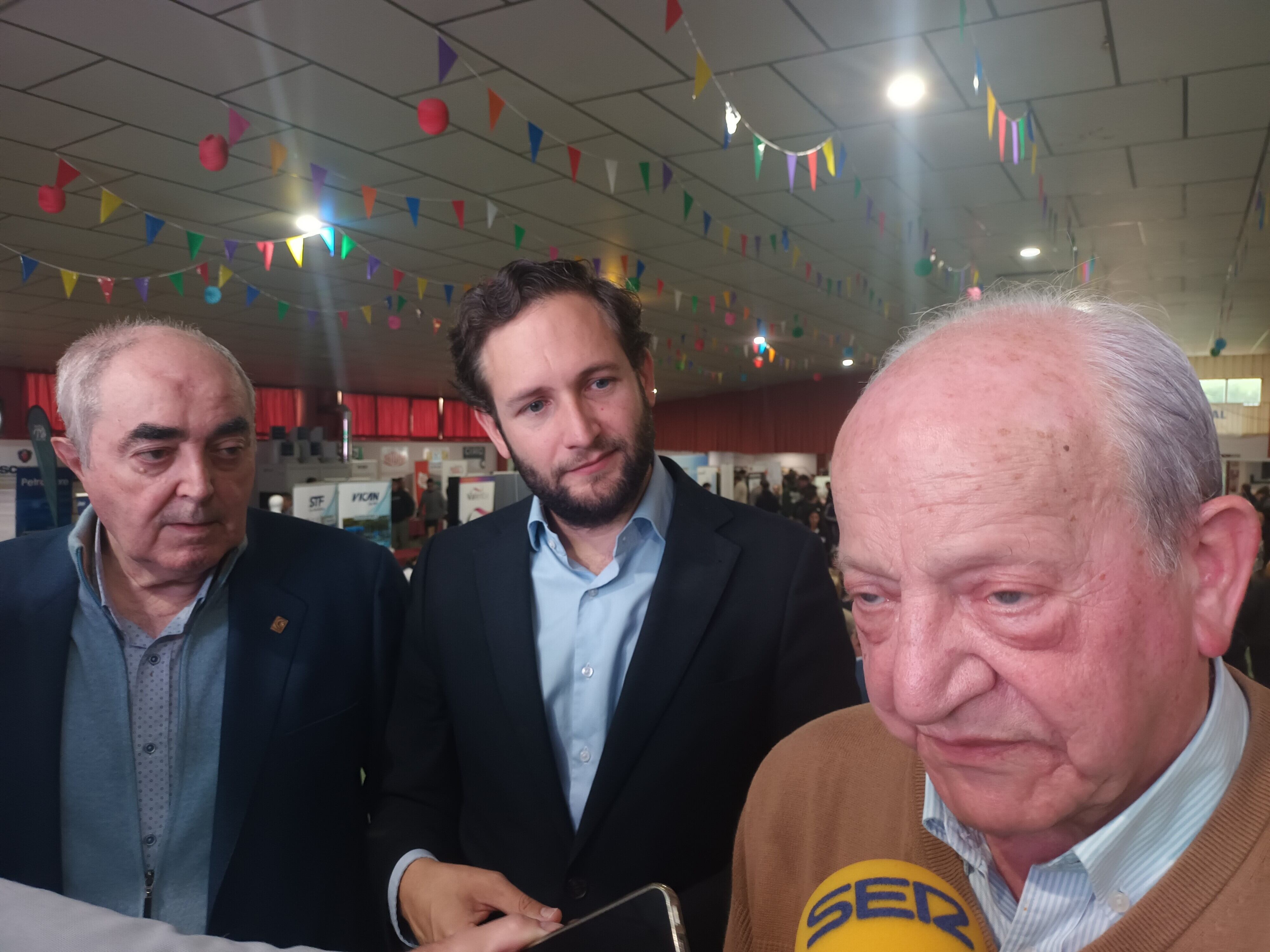 Manuel Rodríguez, Isaac Claver y Ángel Más atienden a los medios informativos en el Salón 3E