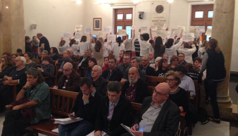 El plenari de Salut s&#039;ha omplert de treballadors i ciutadans.