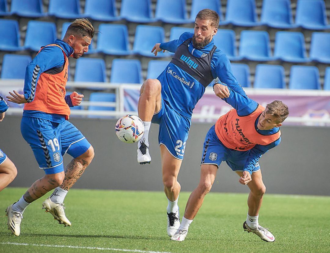 Los blanquiazules se ejercitaron este viernes antes del partido ante la Ponferradina