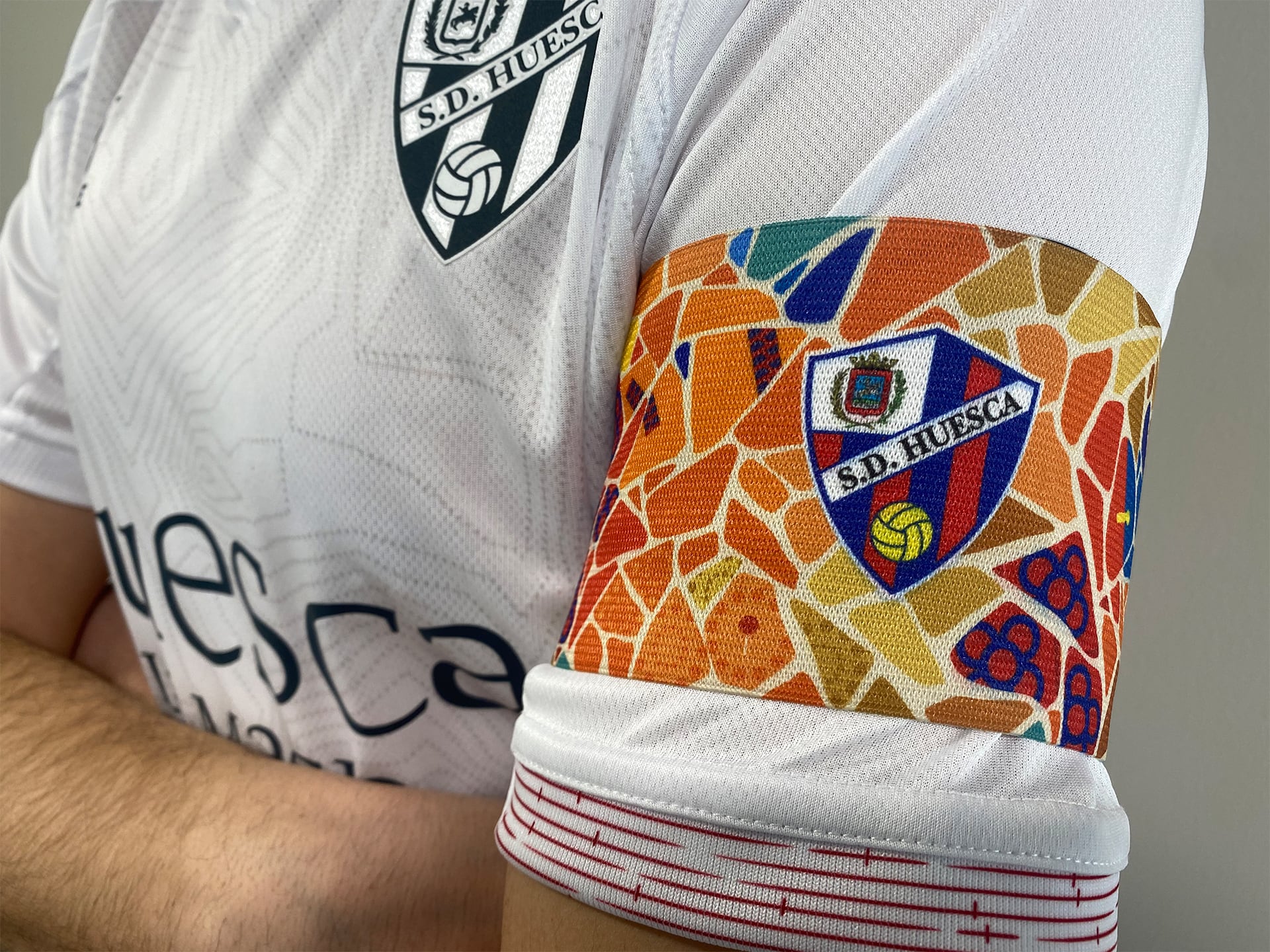 La SD Huesca lucirá un brazalete con la bandera de la Comunidad Valenciana