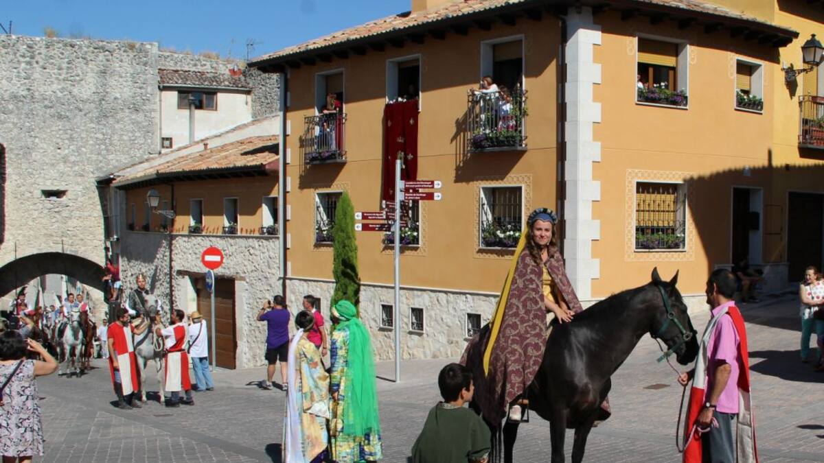 La organización de 'Las bodas del rey Pedro I' plantea ampliar los escenarios y busca costureras