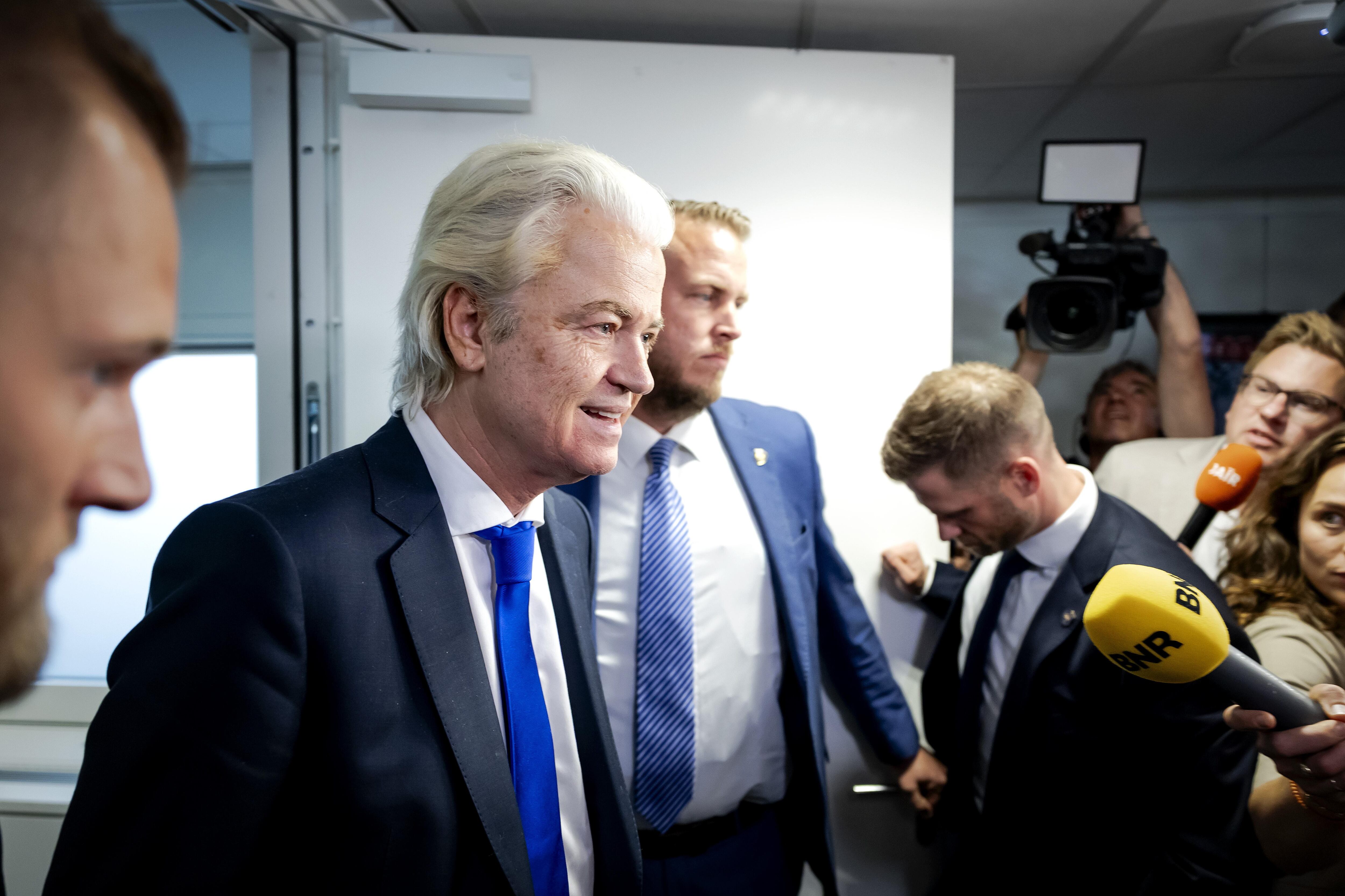 El líder ultraderechista neerlandés Geert Wilders antes de anunciar la retirada de los ministros de su partido del gobierno de coalición
