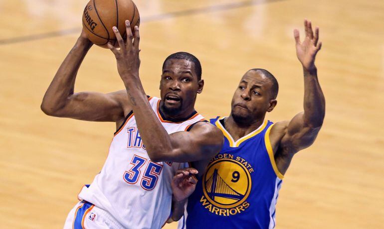 Kevin Durant, en un partido ante los Golden State Warriors, su próximo equipo.