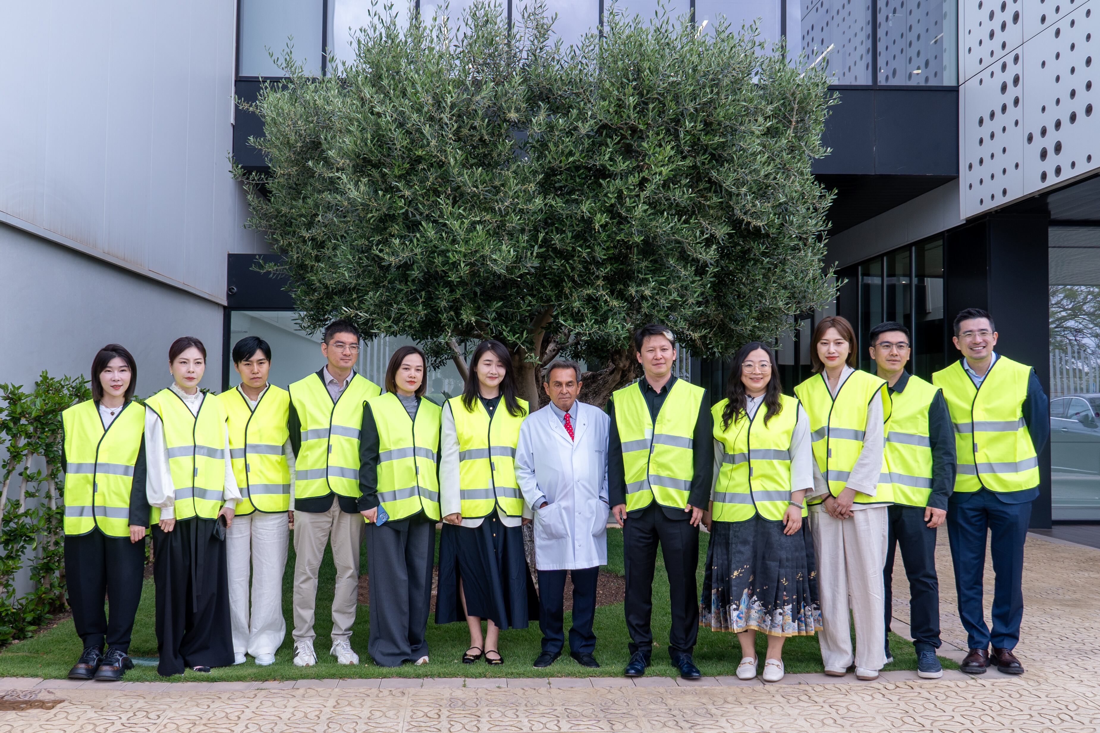 La división profesional de Laboratorios Sesderma firma un acuerdo con Wanjing Group, distribuidor líder en medicina estética, que cuenta con más de 45.000 centros estéticos