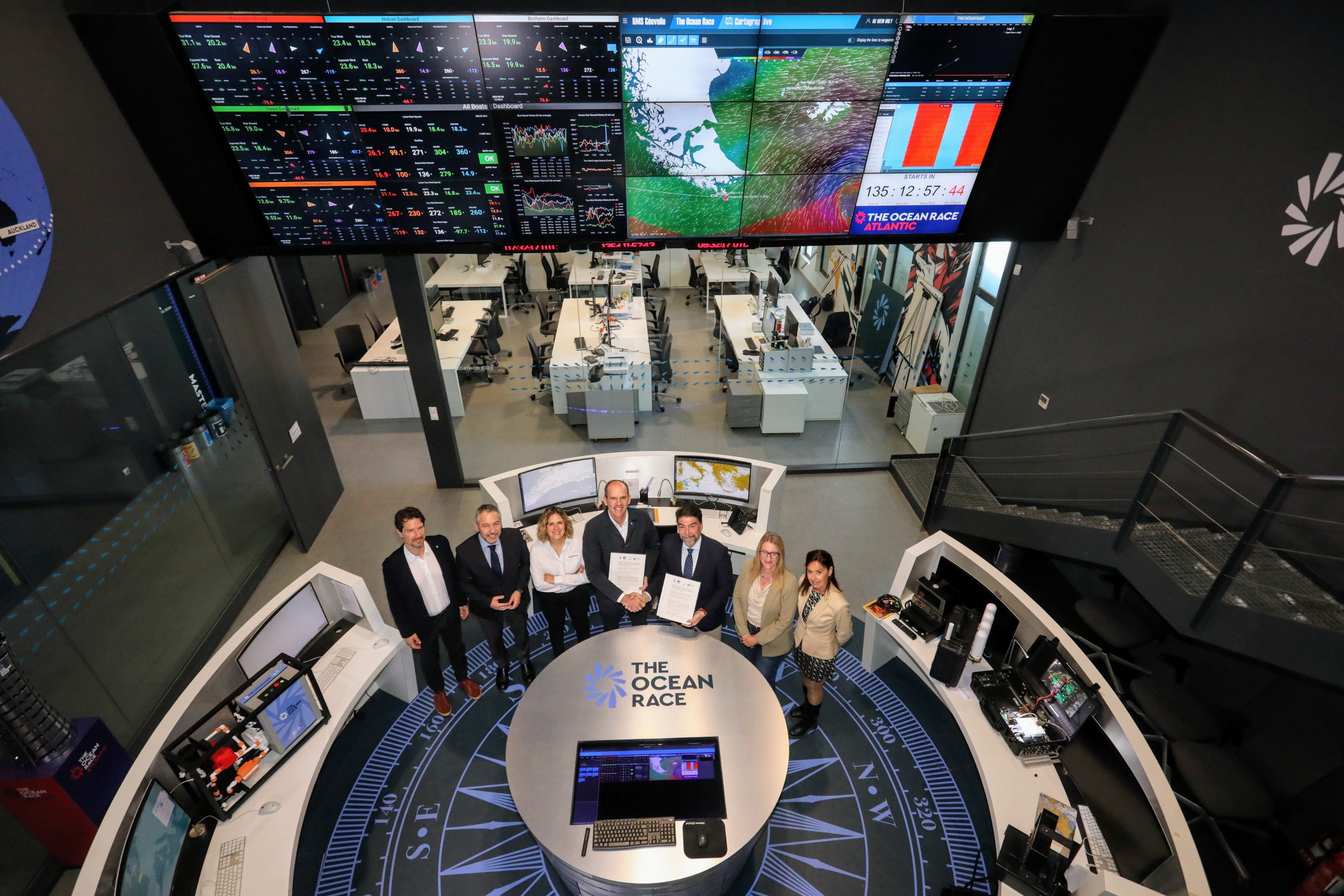 El alcalde de Alicante, Luis Barcala y el presidente de The Ocean Race, Richard Brisius