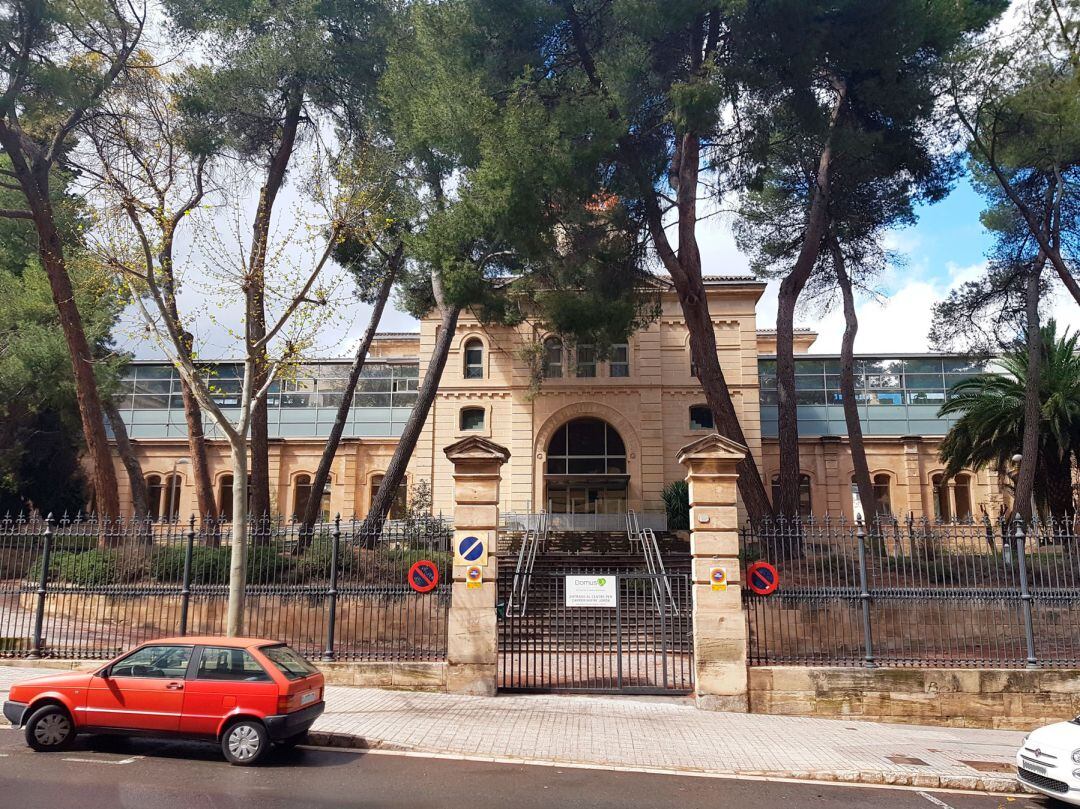 Puerta principal de la residencia DomusVi Alcoy