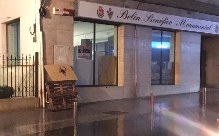 La luz lelgaba gracias a un generador 