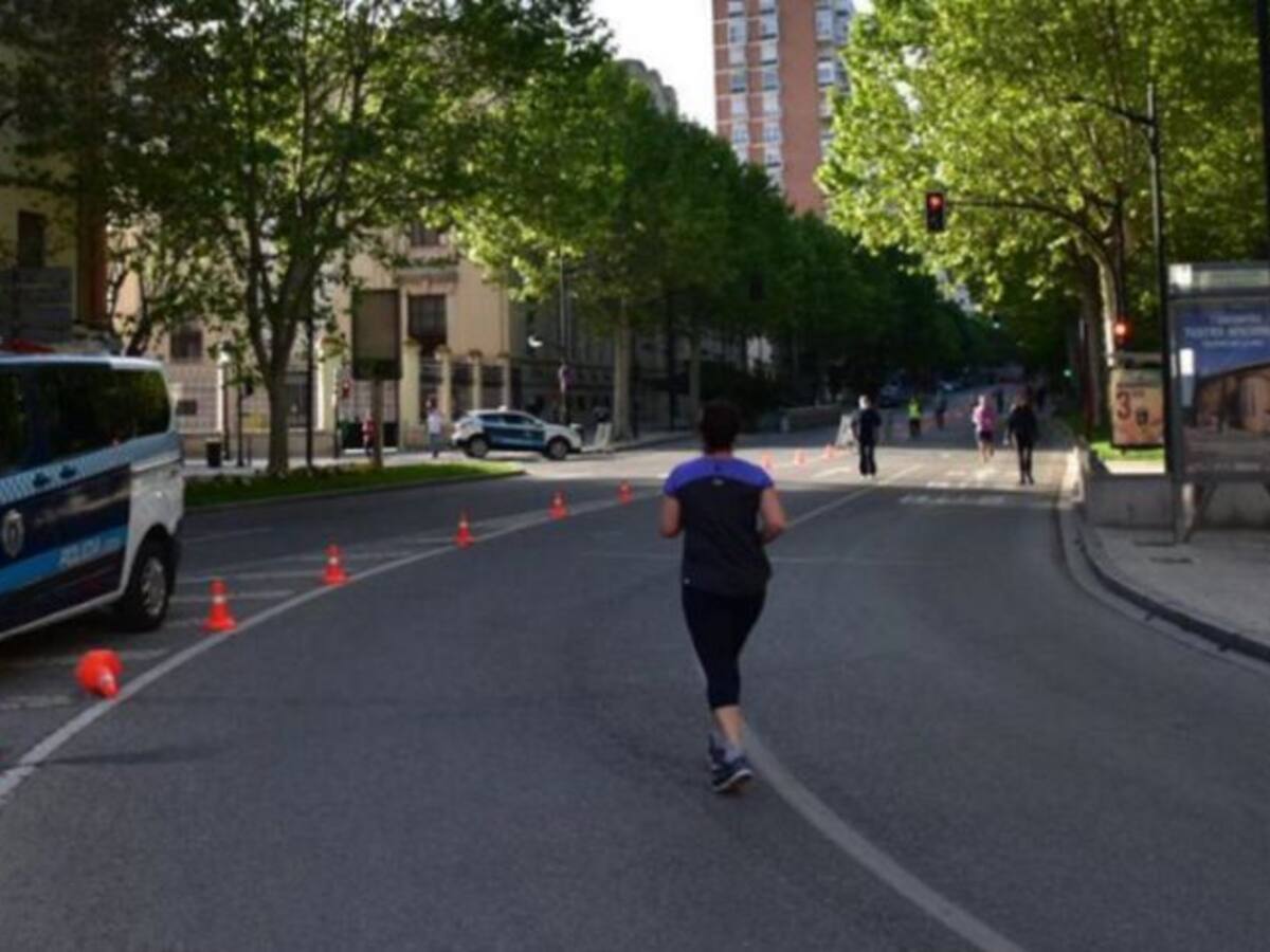 La Avenida Julio Carrilero se cierra al tráfico el fin de semana como zona de seguridad para pasear