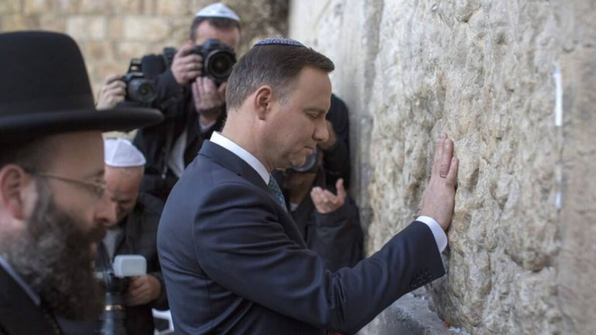 Mesa del Mundo: ¿Por qué no dejan rezar a las mujeres como a los hombres en el muro de las lamentaciones?