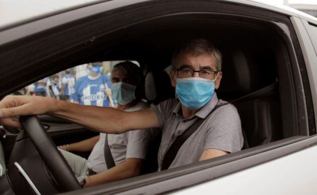 El entrenador del Deportivo de la Coruña, Fernando Vázquez, asiste a una manifestación convocada por la Federación de Peñas del Deportivo