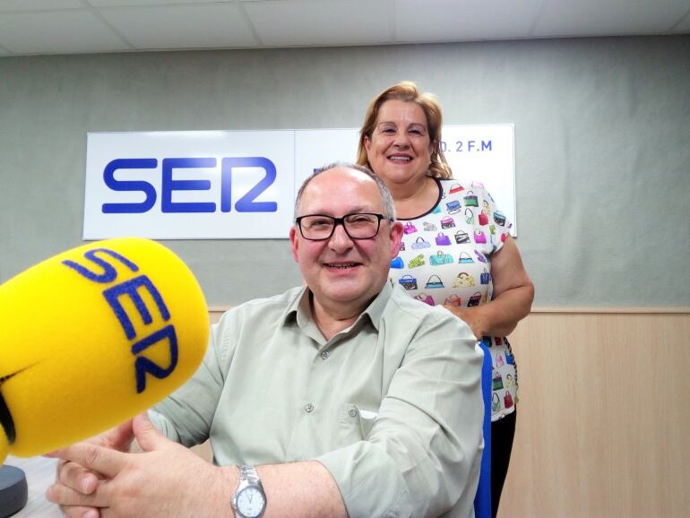 Rosa Rocamora y Juan Carlos Martínez Cañabate Vicepresidente y Cronista de la comparsa de Estudiantes en Radio Elda