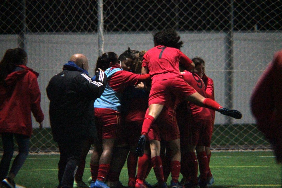 Celebración de uno de los goles de las tiñoseras.