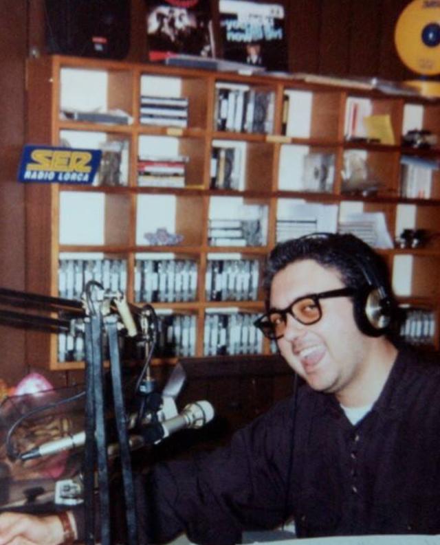 Un joven Jorge González en su etapa de Radio Lorca SER.