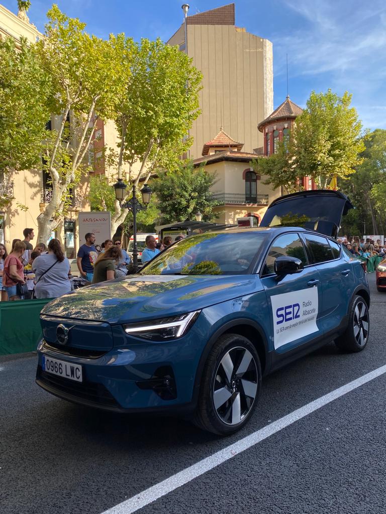 El VOLVO C40 eléctrico es el coche oficial de Radio Albacete Cadena SER en esta Feria