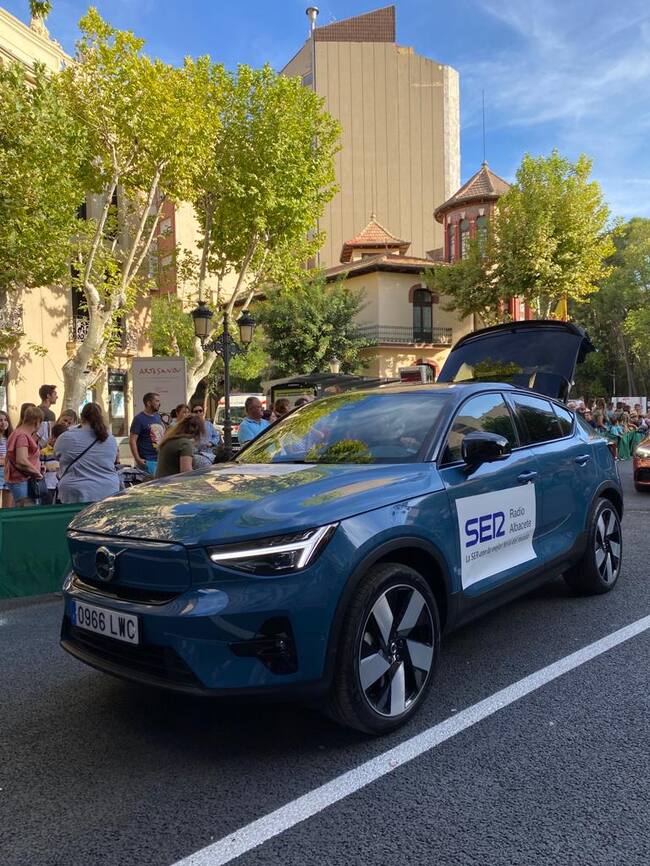 El VOLVO C40 eléctrico es el coche oficial de Radio Albacete Cadena SER en esta Feria