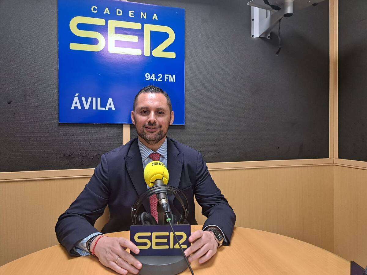 "El PP critica los sueldos políticos en Ávila y libera a 13 en el ayuntamiento de Segovia donde gobierna"