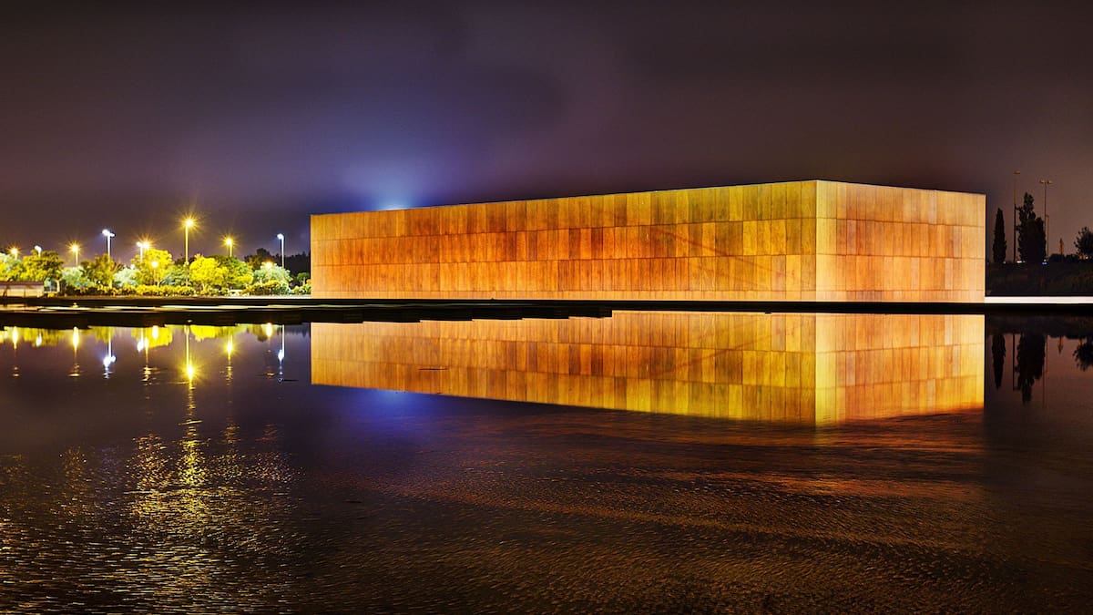 Las matemáticas que esconde el campus de la Universidad de Alicante, con el profesor Juan Matías Sepulcre, miembro del Grupo de divulgación matemática de la UA