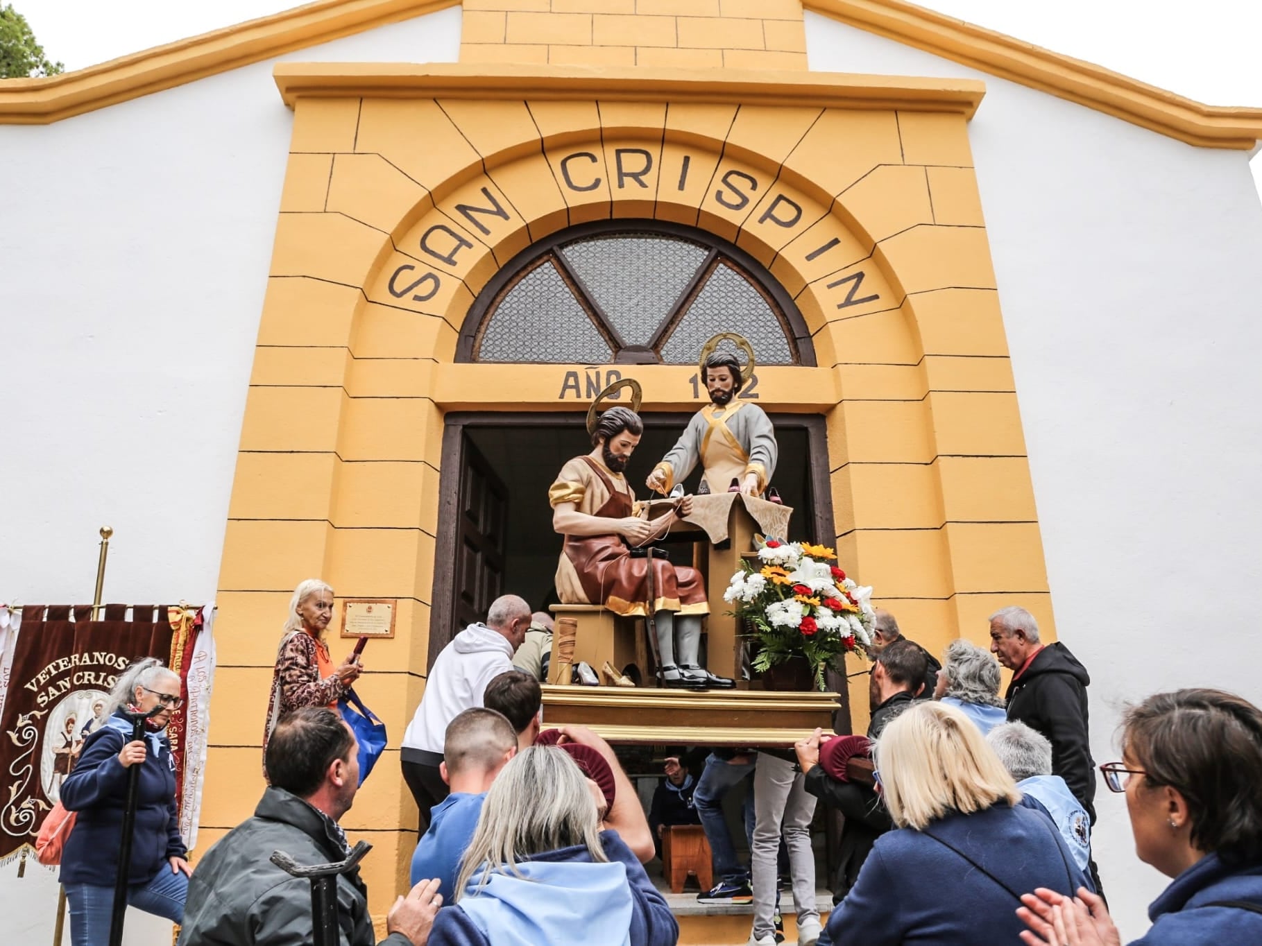 San Crispín y San Crispiniano ya descansan en su ermita.