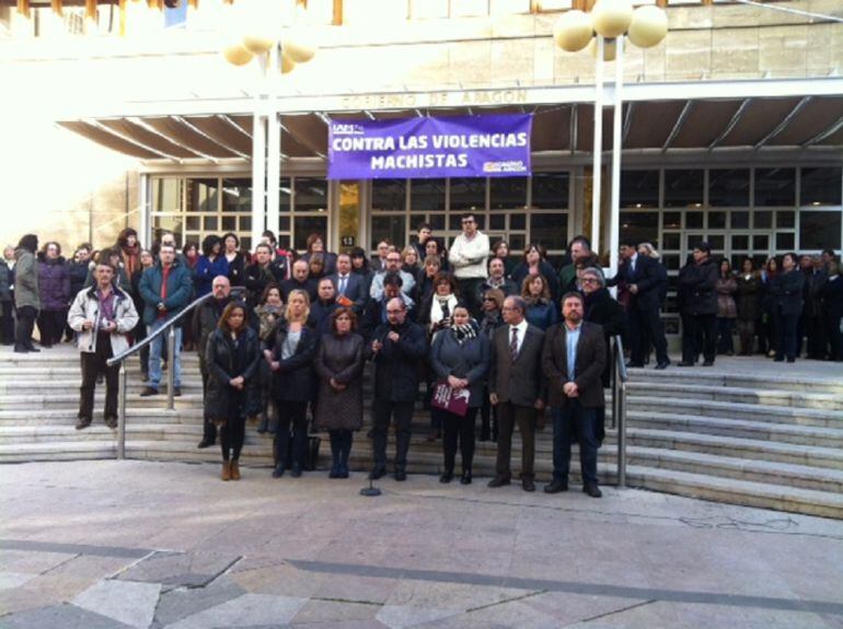 Concentración en la sede del Gobierno de Aragón