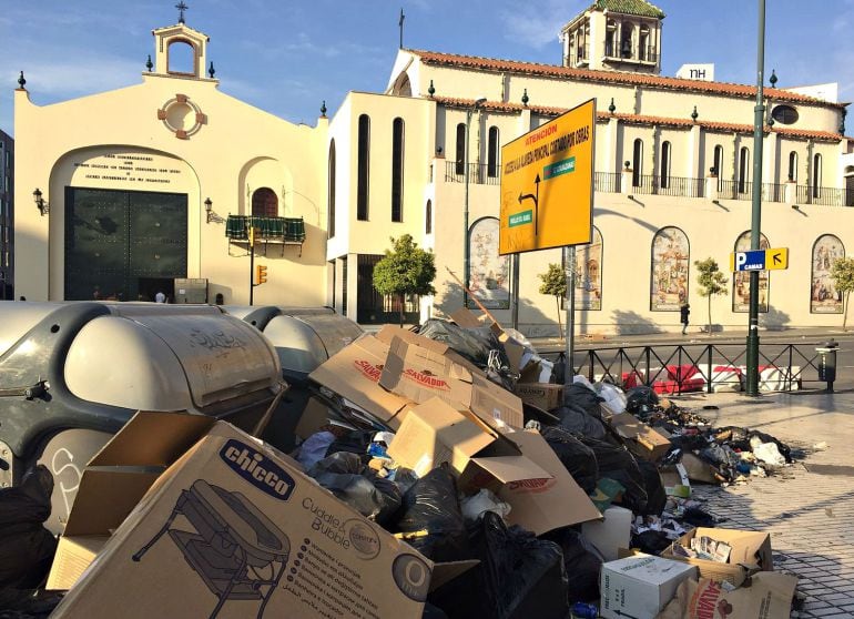 Basura acumulada durante la huelga de basuras en el centro de Málaga