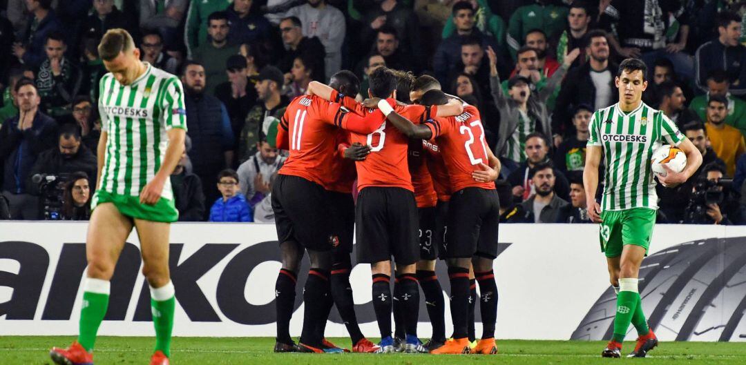 Los jugadores del Rennes festejan un gol en el Villamarín