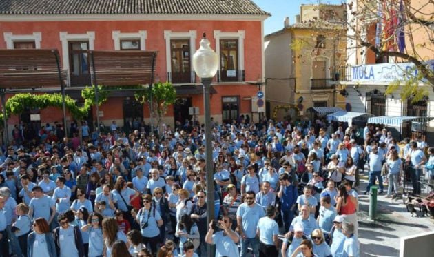 Imagen de la concentración vecinal convocada por la plataforma &#039;Mula por su Castillo&#039; el 10 de abril de 2016