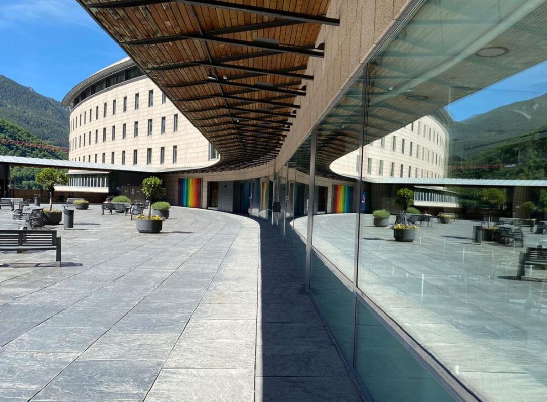 tribunal de comptes ha tornat a cridat l'atenció del SAAS pels complements salarials.