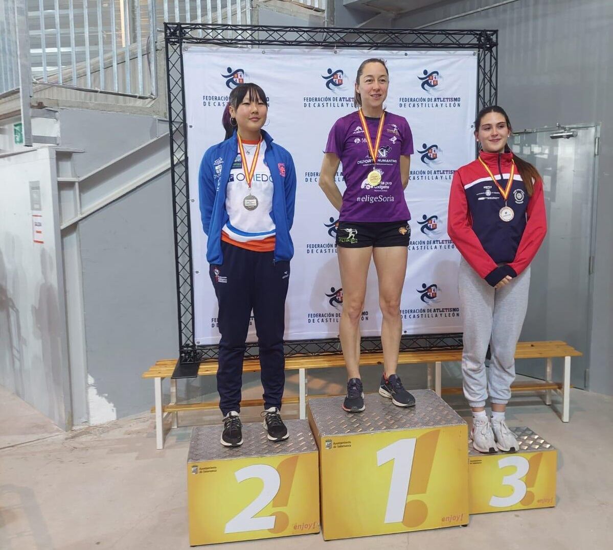 Raquel Álvarez, en lo más alto del podio regional en Salto de Altura.