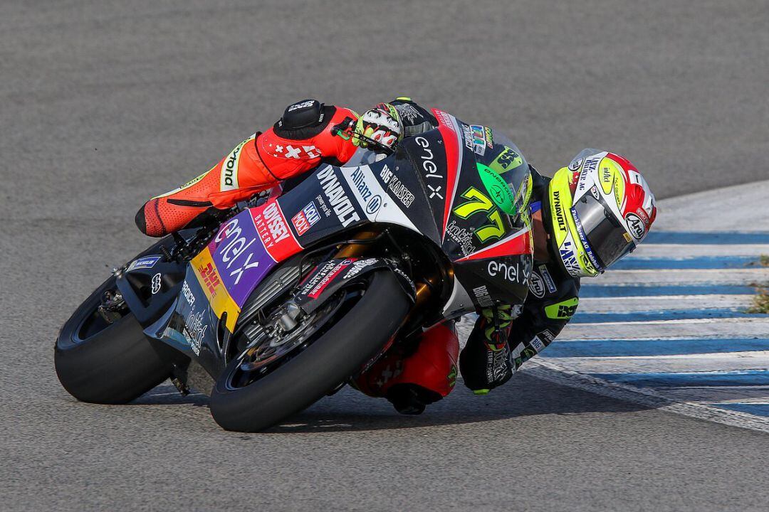 Dominique Aegerter durante los entrenamientos en Jerez