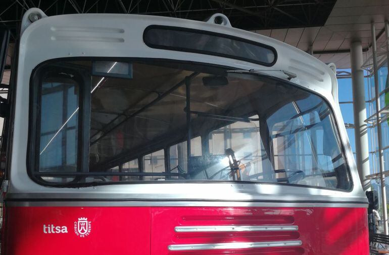 Una de las primeras guaguas