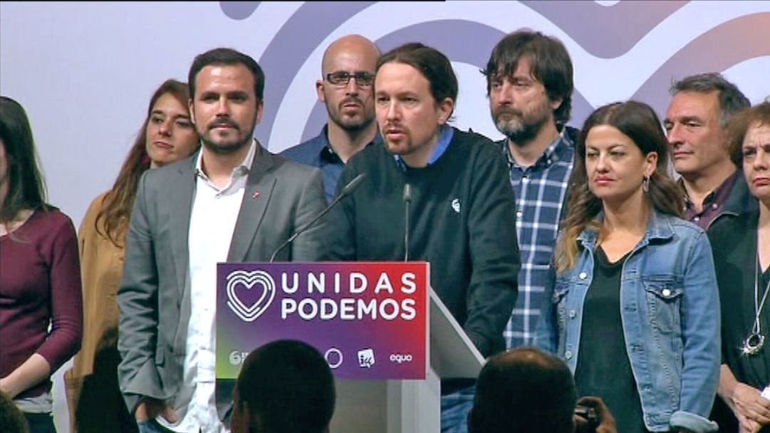 Imagen de archivo del secretario generaql de Podemos, Pablo Iglesias, acompañado de los dirigentes de Podemos e IU.