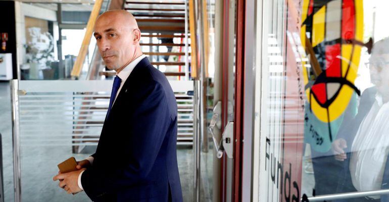 Luis Rubiales, tras la reunión mantenida con Sevilla y Barcelona por la Supercopa de España