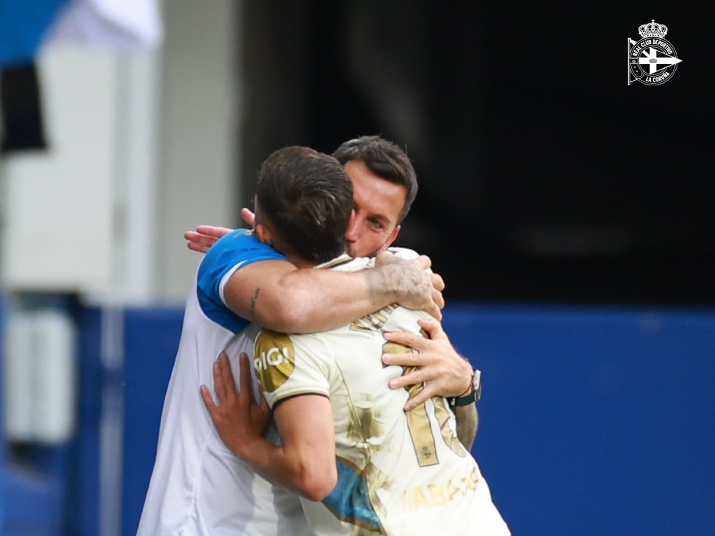Yeremay celebra un gol con Joaquín Sorribes, psicólogo del Dépor | Foto: RCDeportivo
