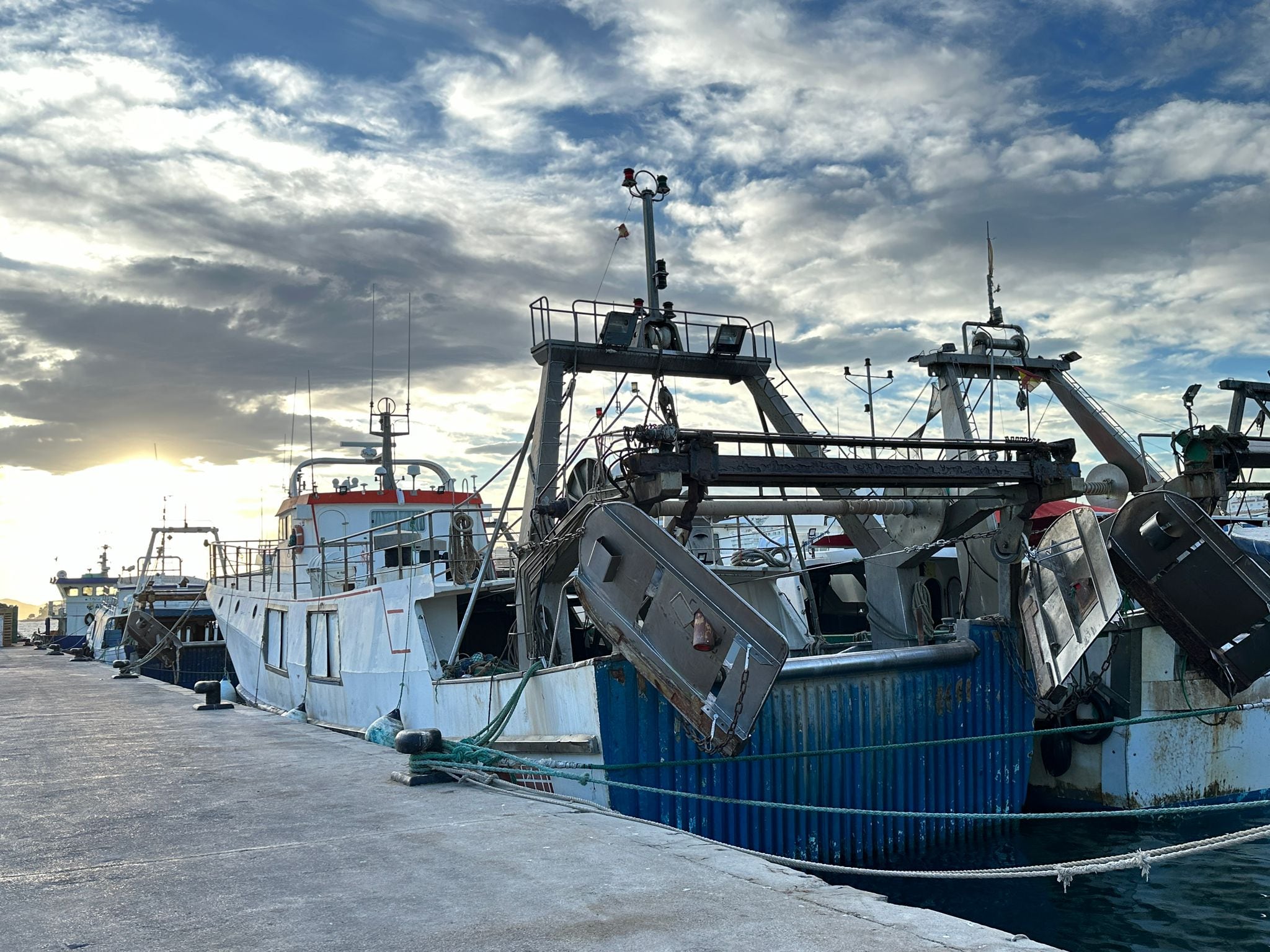 Embarcación amarrada en el puerto de La Vila