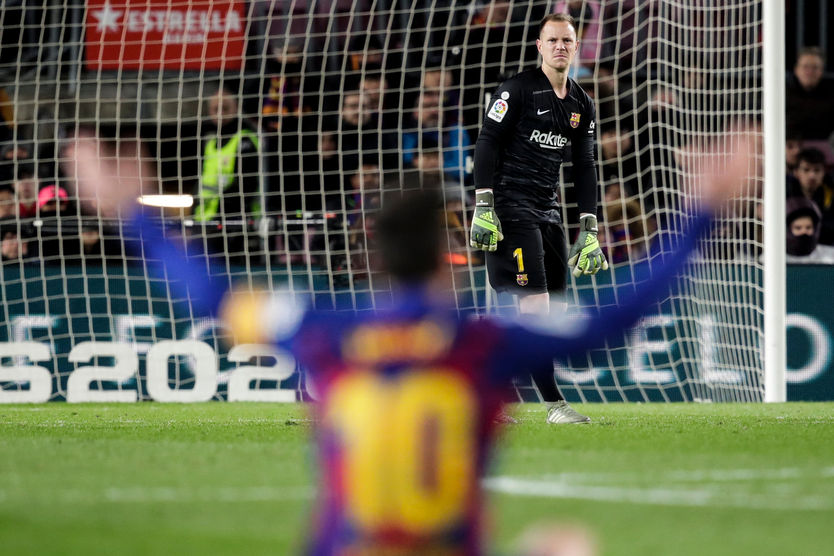 Ter Stegen y Leo Messi durante un partido en el Camp Nou