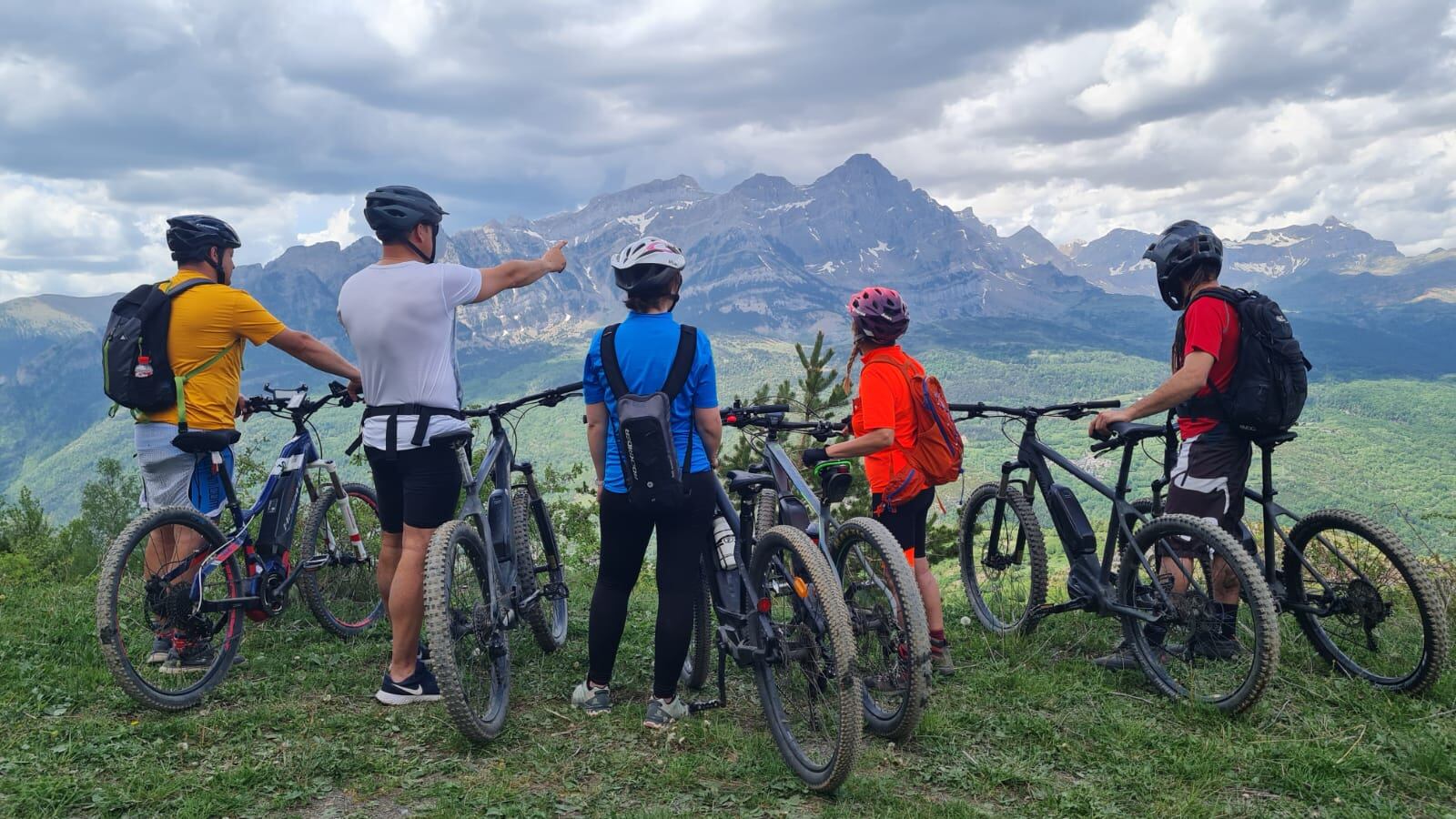 Una de las nuevas rutas lleva el nombre de la "Ruta del Quiñón", que recuerda la unión de tres pueblos: Panticosa, Pueyo de Jaca y Hoz de Jaca