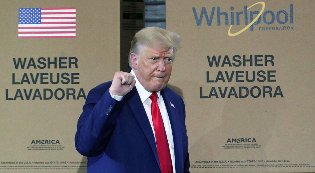 Donald Trump, de visita en la fábrica de Whirlpool.