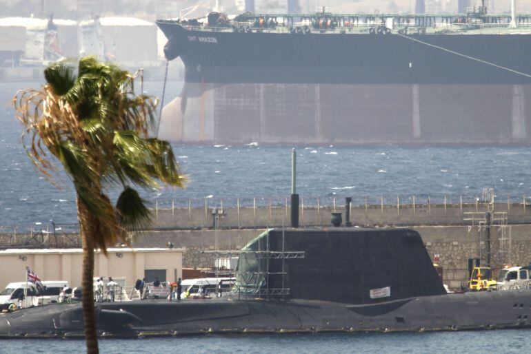 El submarino británico continúa en el Puerto de Gibraltar.