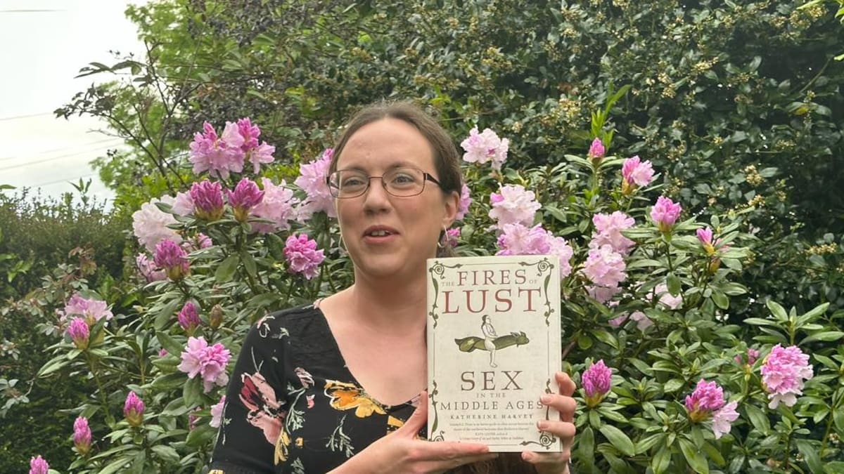 Charlamos con la historiadora Katherine Harvey