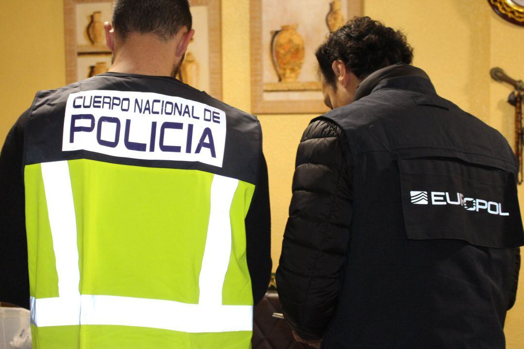 Policía Nacional y un agente de a Europol