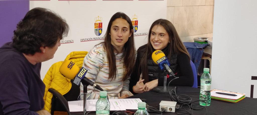 Paco Auñón, director de Hoy por Hoy Cuenca, entrevista a las hermanas Mónica y Marta Plaza.